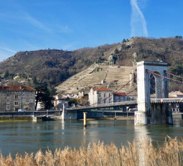 lik op lieu-dit Chapon boven Tournon-sur-Rhône, waar Guigal Les Vignes de l'Hospice maakt