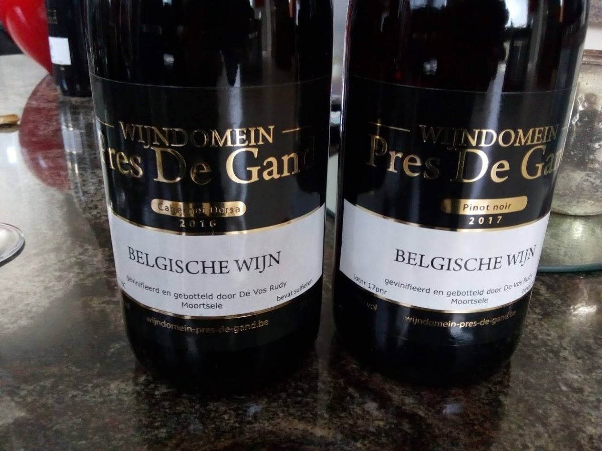 Twee mooie van het nieuwe Oost-Vlaamse wijndomein Pres de Gand -1200 - Perswijn