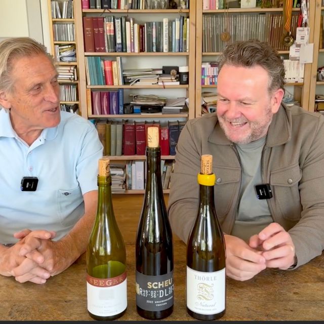 3x Grauburgunder om te ontdekken!

Lars Daniëls en Ronald de Groot selecteerden opnieuw een aantal opvallende wijnen tijdens het proeven voor Perswijn.

 Deze keer in de spotlight: Grauburgunder uit Duitsland — verrassend veelzijdig.

Benieuwd welke wijnen het predicaat ‘aanbevolen’ kregen? Bekijk de video 🎬
Link in bio.

Alle proefnotities staan in Perswijn #5 2025.

#perswijn #grauburgunder #duitsewijn #aanbevolenwijnen #wijnliefhebbers #wijnproeven #sneakpreview #wijninspiratie